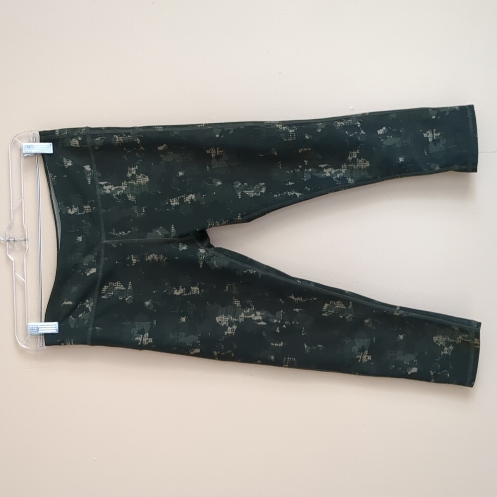 Medium Marika Sport Cropped Leggings Camo Green Stretch Activewear Athletic